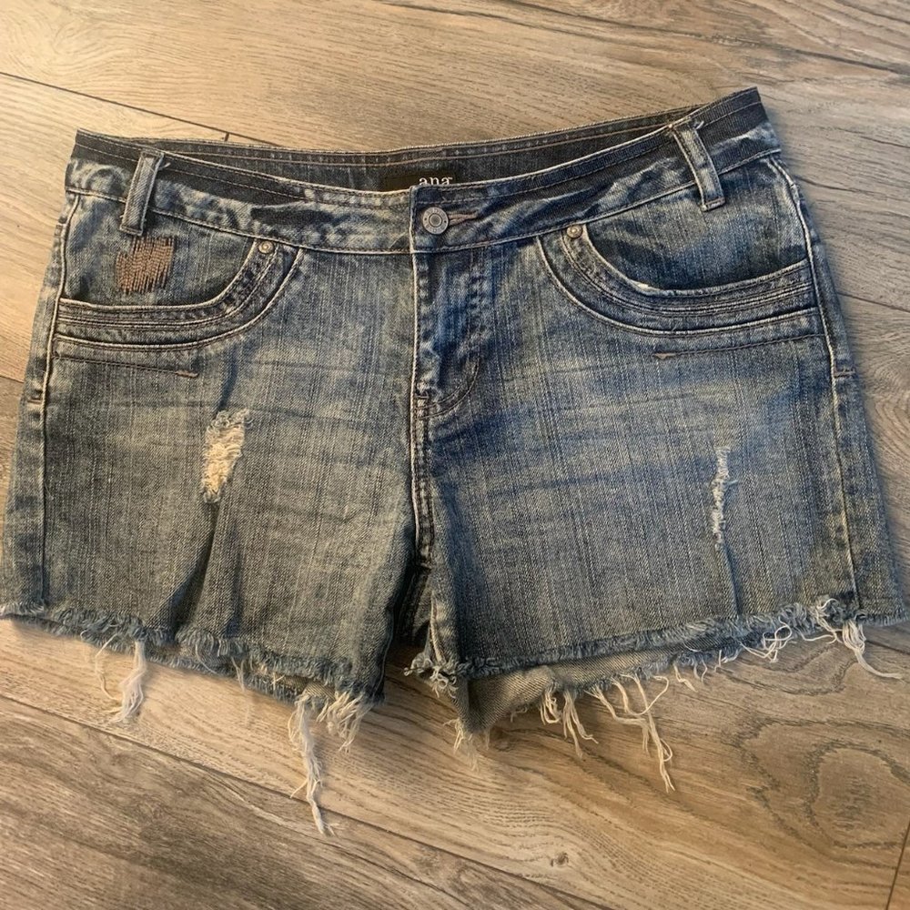 A.N.A. DISTRESSED CUT OFF STRETCH JEAN SHORTS 10-EUC